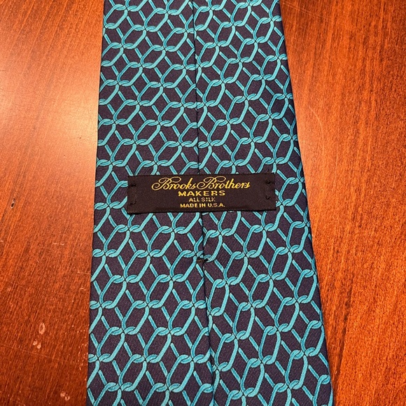 Brooks Brothers 100% Silk Tie - Picture 2 of 2